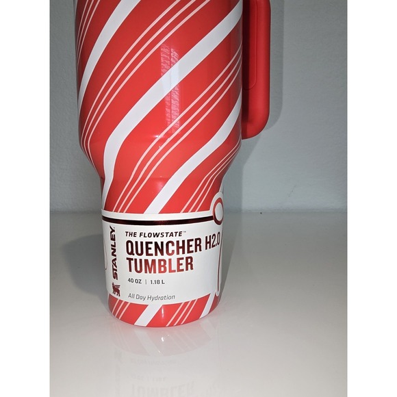 Stanley 40oz S H2.0 FlowState Quencher Tumbler Candy Cane Twist W/ Keychain - Picture 3 of 13